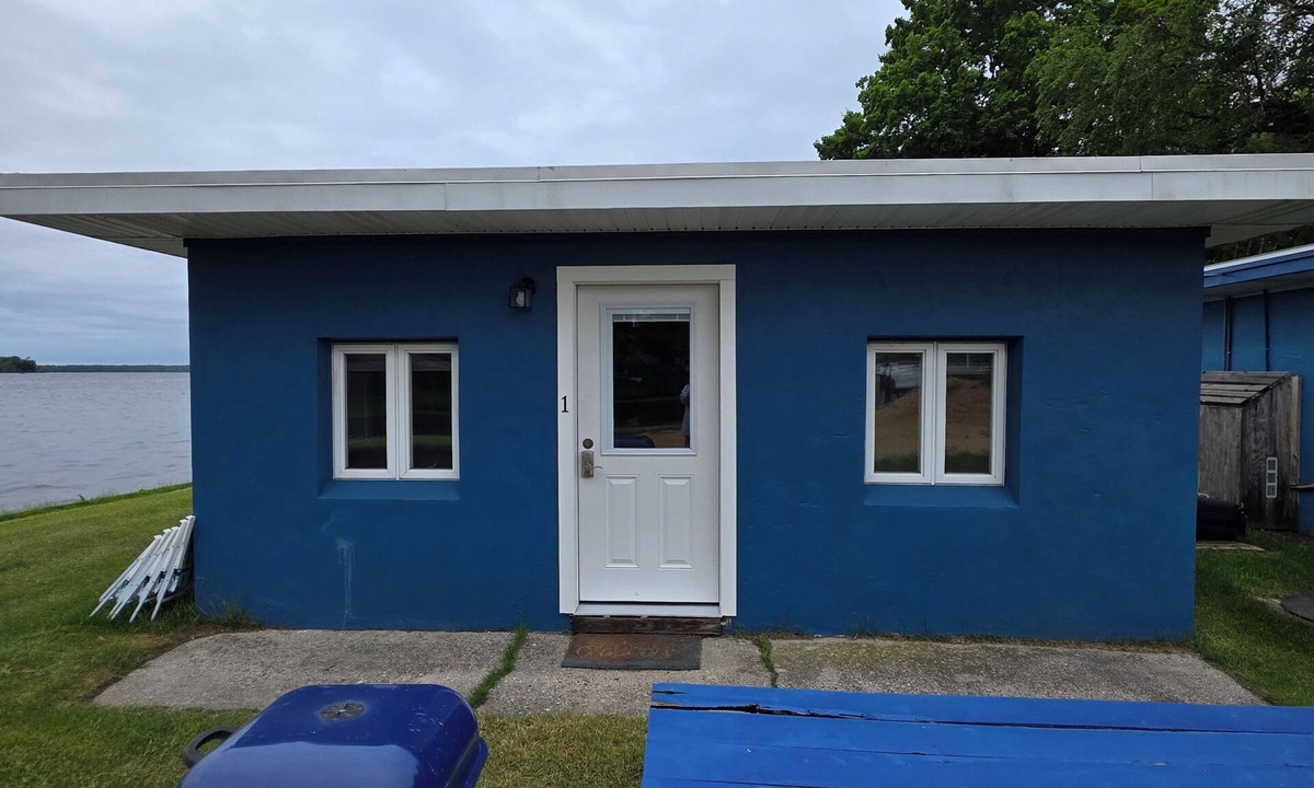 Ludington Cottage | Cozy 2-bedroom cottage in marvelous Ludington with AC