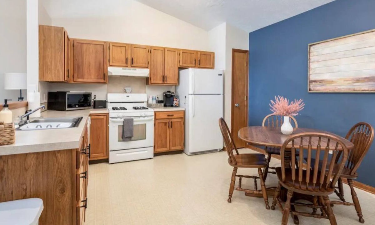 Byron Center House | Cozy 3 Bedroom Home With Attached 1 Stall Garage!
