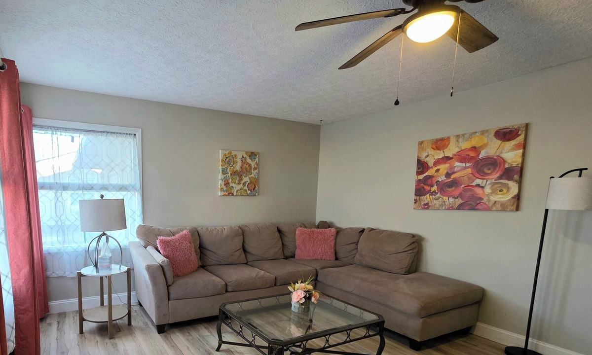 Brownsburg House | Cozy 3Bdrm Home RENOVATED bathrooms, Game Rm FencedYard & Fast WiFi DOG friendly