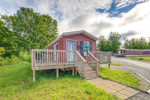 Cassopolis House | Cozy Cassopolis Cabin, Near Parks & Golfing!