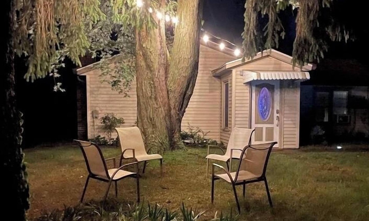 Lake Michigan Beach Cottage | Cozy. Clean, Perfect for couples and small families.