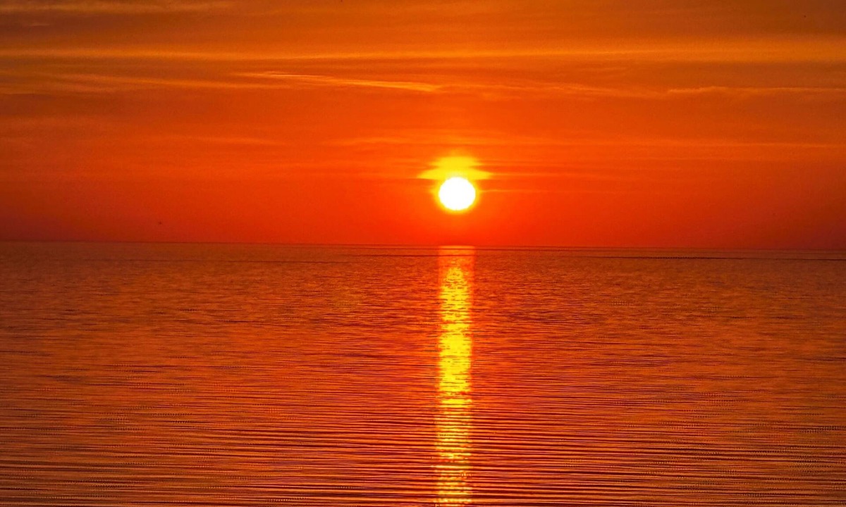 Muskegon Cottage | Cozy Lake Michigan Cabin- Perfect for relaxing picturesque lake stays