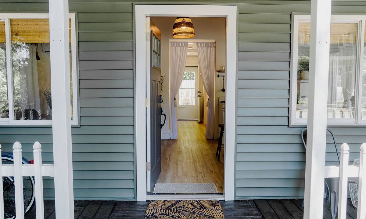 Shorewood-Tower Hills-Harbert House | Cozy private bungalow - Hot Tub - Walk to Lake Michigan!