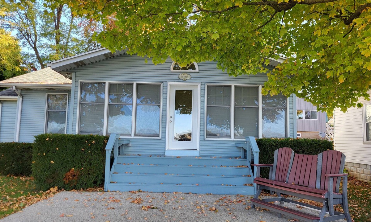 North Webster Cottage | Cozy three-bedroom cottage perfect for a lakeside get-away