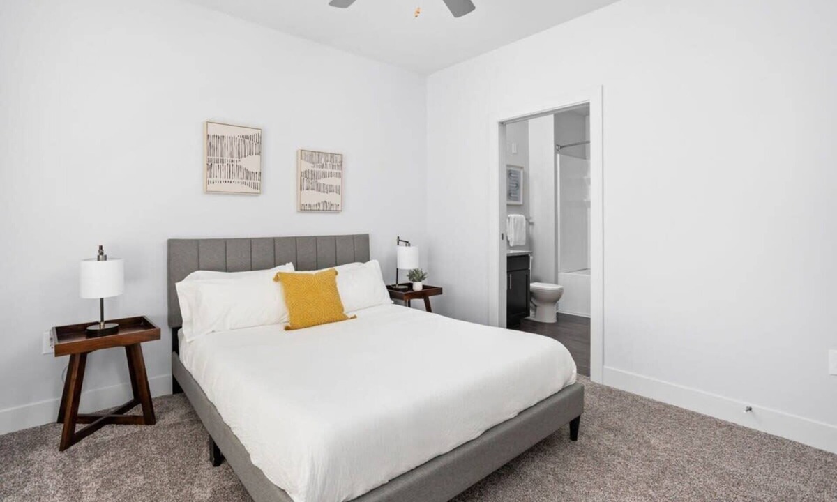 Indianapolis Apartment | CozySuites Modern 2BR, Nora Indianapolis #9