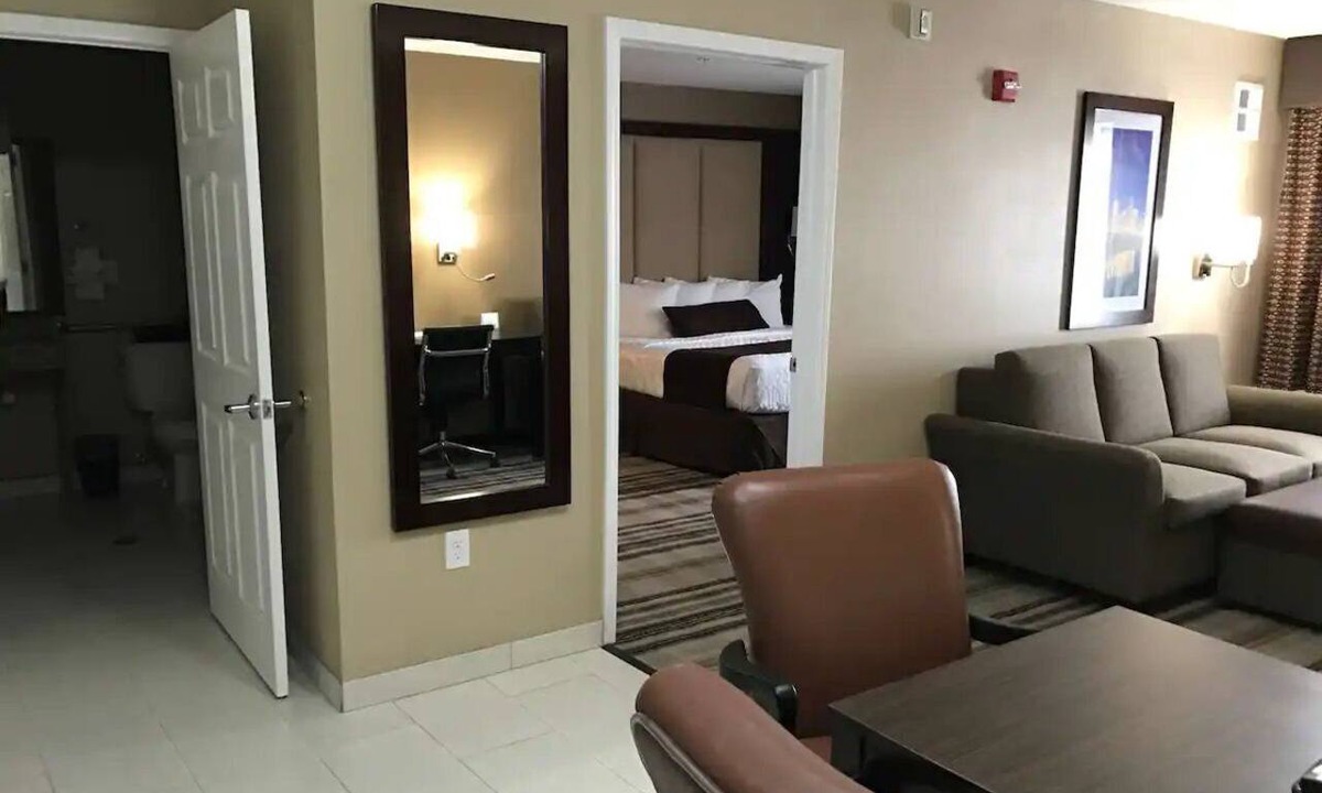 Crawfordsville Hotel | Crawfordsville Suite w/Pool Access | Carnegie Museum-Montgomery - 2.6 mi