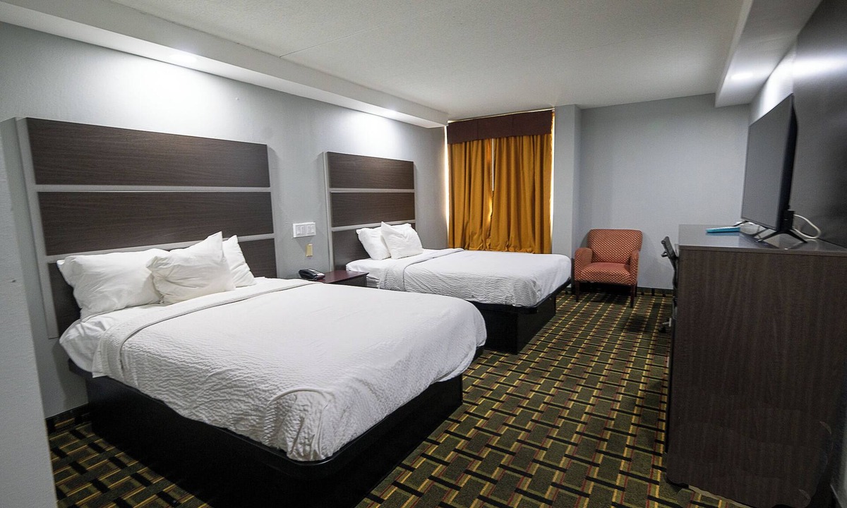 Danville Hotel | Days Hotel & Conference Center by Wyndham Danville