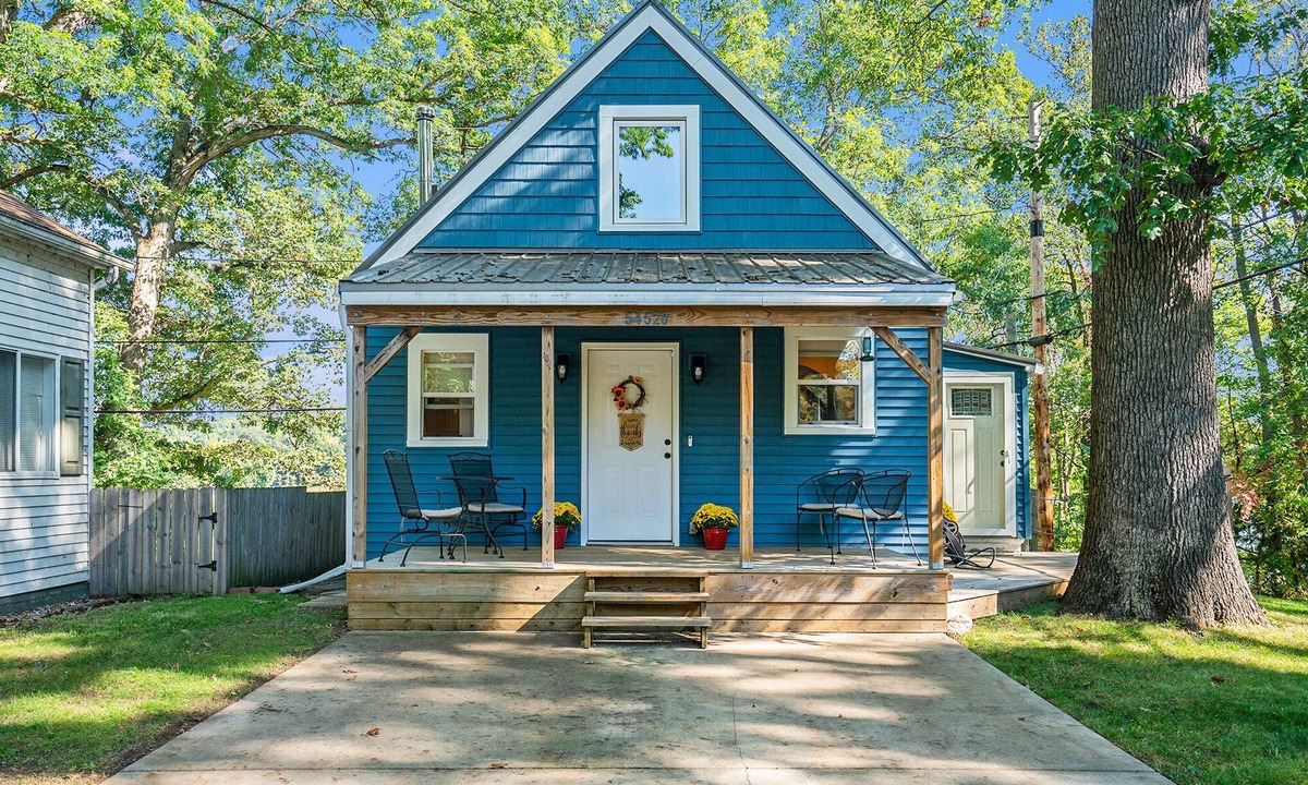 South Bend House | Dogs Stay Free! Lakefront Home near Notre Dame