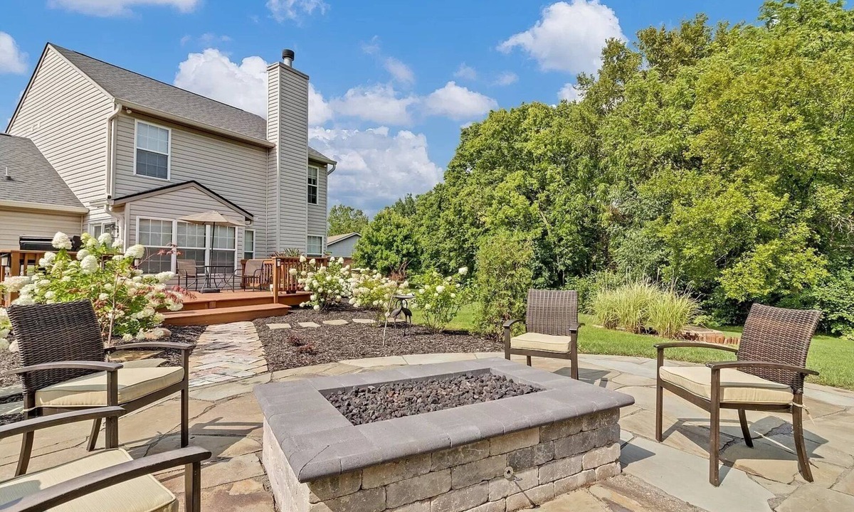 Westfield House | Downtown Westfield Walk to Dining Sleeps 12