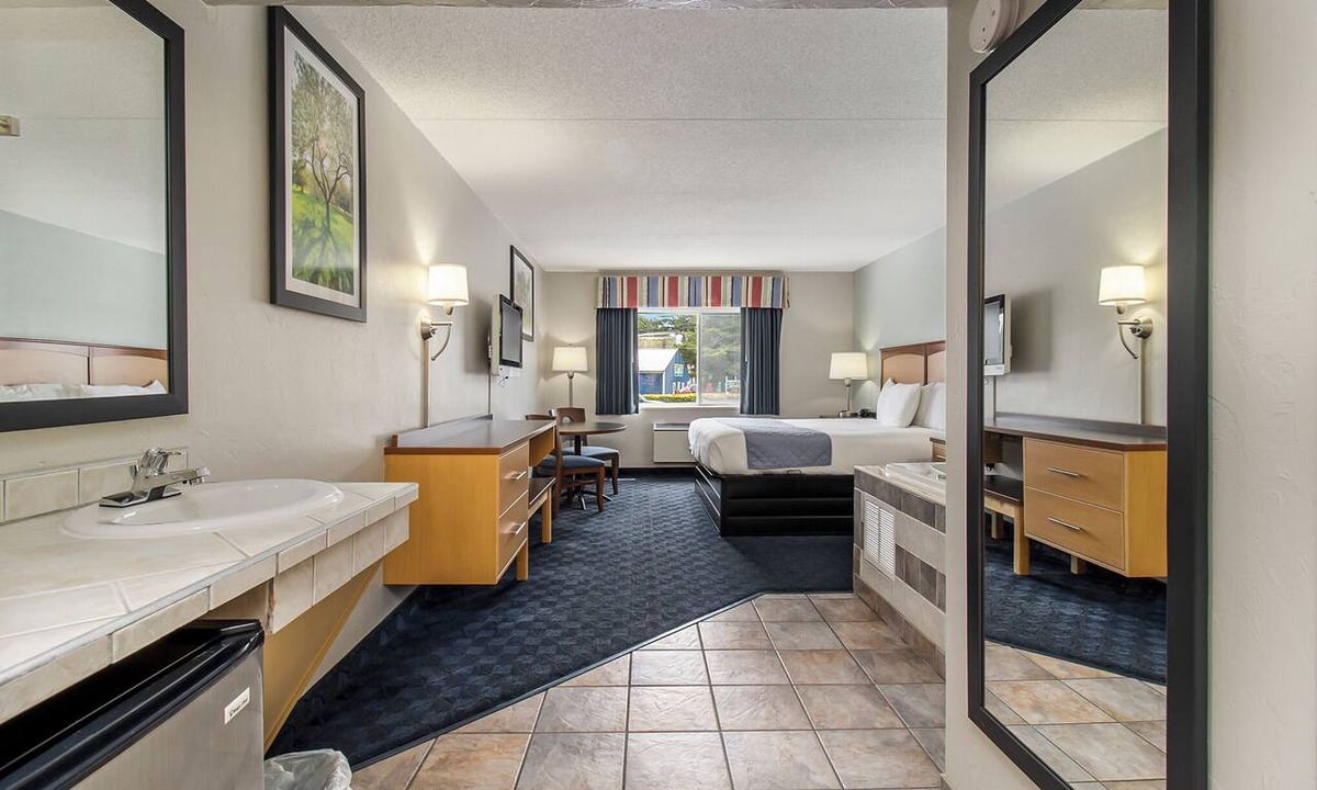 Silver Lake Hotel | Dunes Waterfront Resort