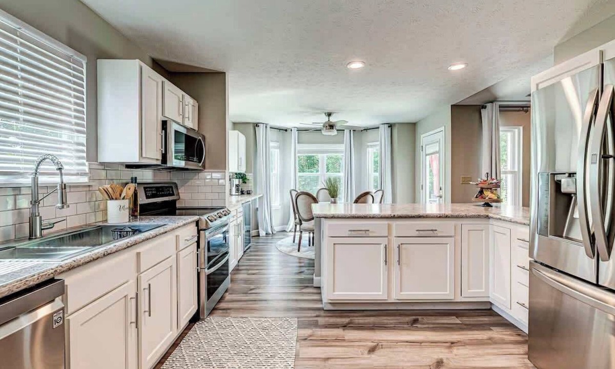 Westfield House | Elegant home in the heart of Westfield! Perfect for family gatherings!