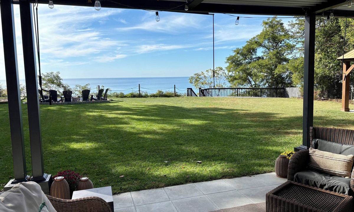 South Haven House | ★ Endless Lake Michigan. Cozy & Spacious Getaway with hot tub!