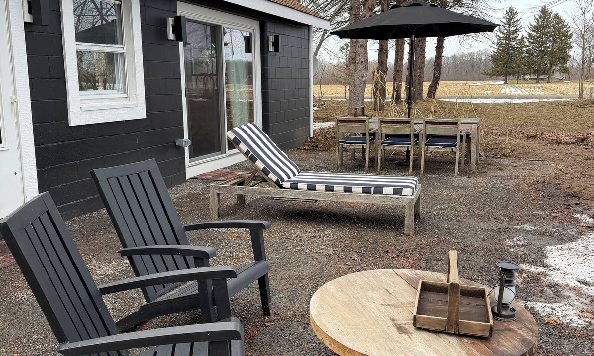 Benton Harbor Cottage | Enjoy your Saffron Farms stay: Wooded Serenity on 18 Acres — Wine & Golf Nearby
