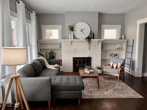 Vine House | Entire 4 Bdrm Beautiful Home Next to WMU/K College