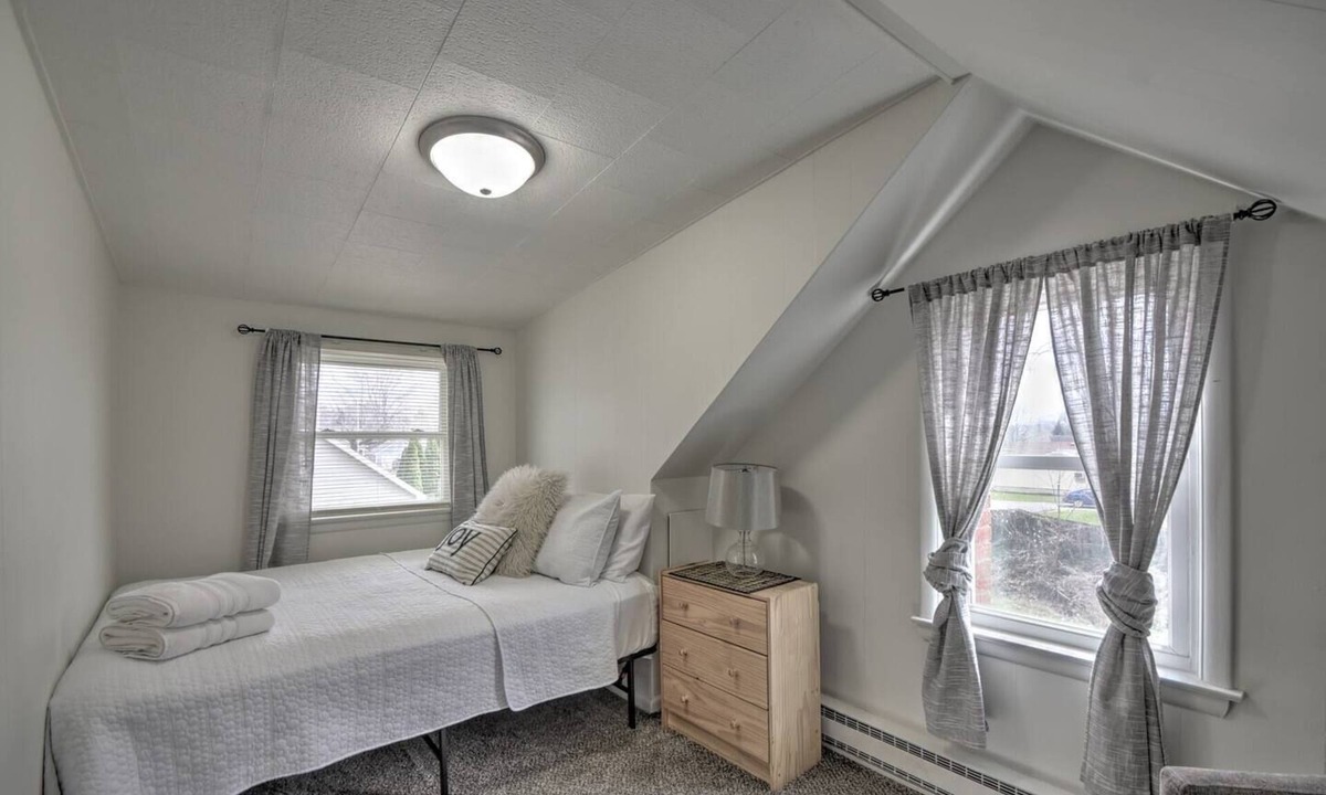 Highland House | Entire Apartment Near Hospitals 80/94 B Richard Upstairs