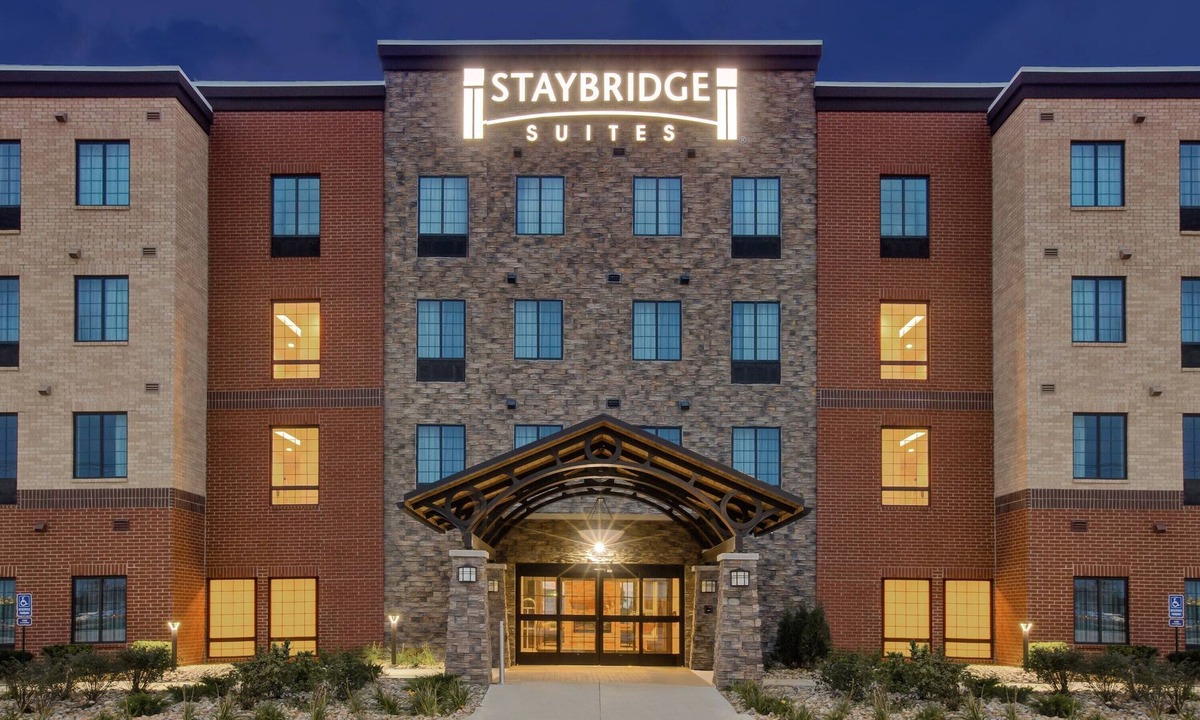 Benton Harbor Condo | Equipped Suite Near I-94 | Free Daily Breakfast, Indoor Pool + Fitness Center