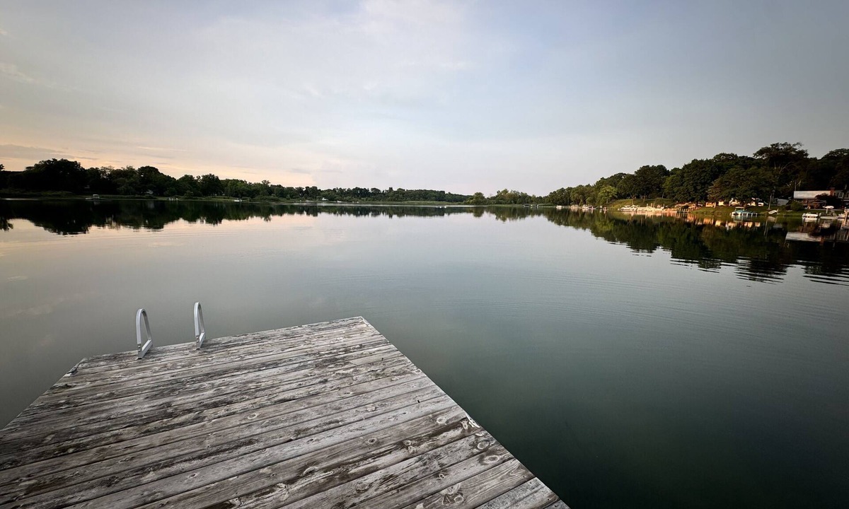 Brooklyn Cabin | Escape to the Lake - Modern renovated 1.5bedroom Cabin- 5 mins to MI Intn Spdway