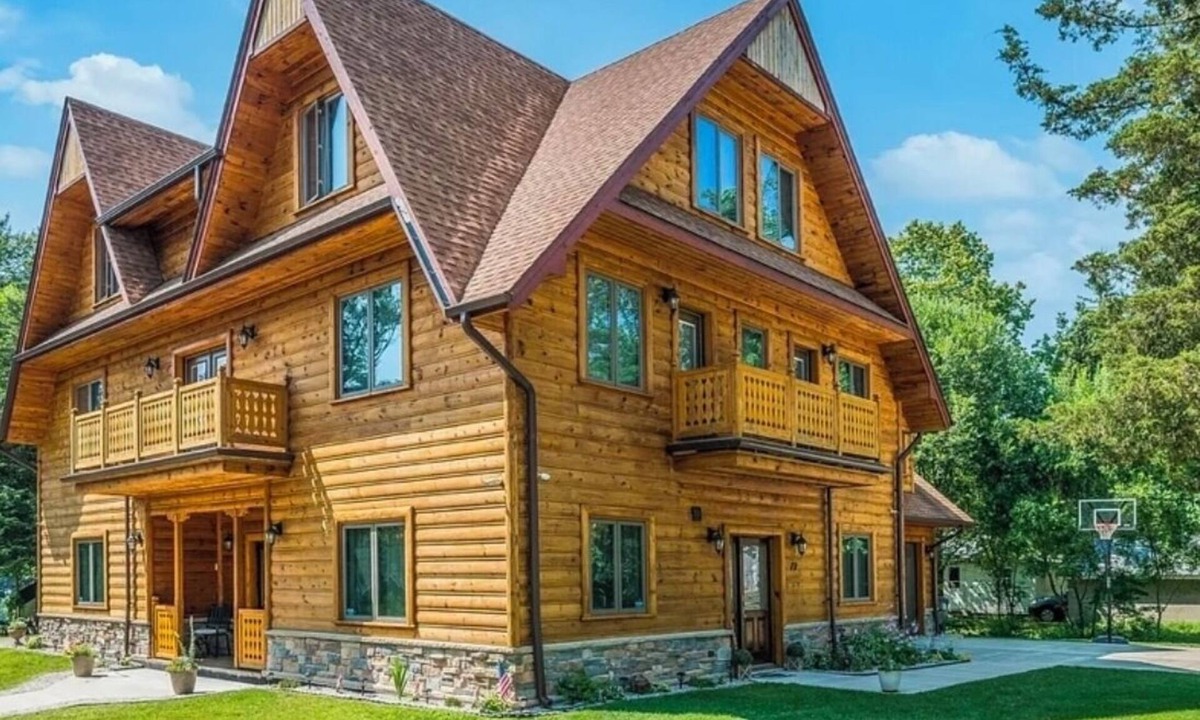 South Haven House | European House.Hot Tub.Walk to Beach.