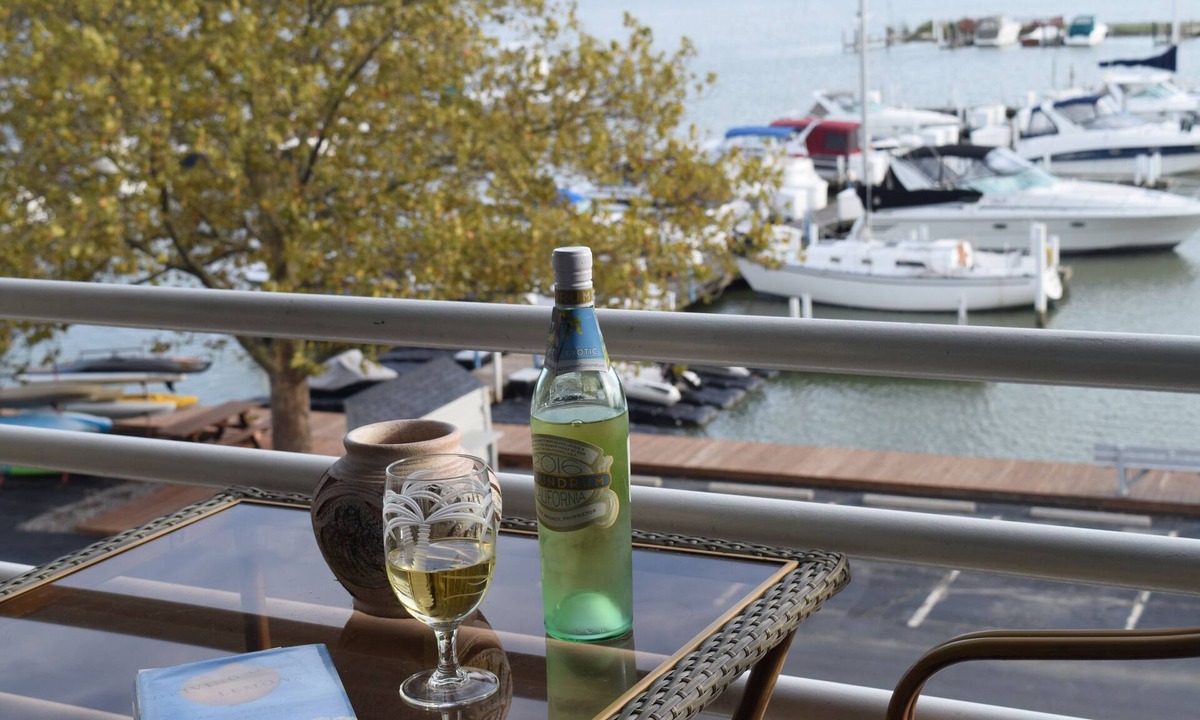 Port Clinton Condo | >Exceptional Updated Condo w Waterfront Views All Rooms-Walk to Town, Ferry<