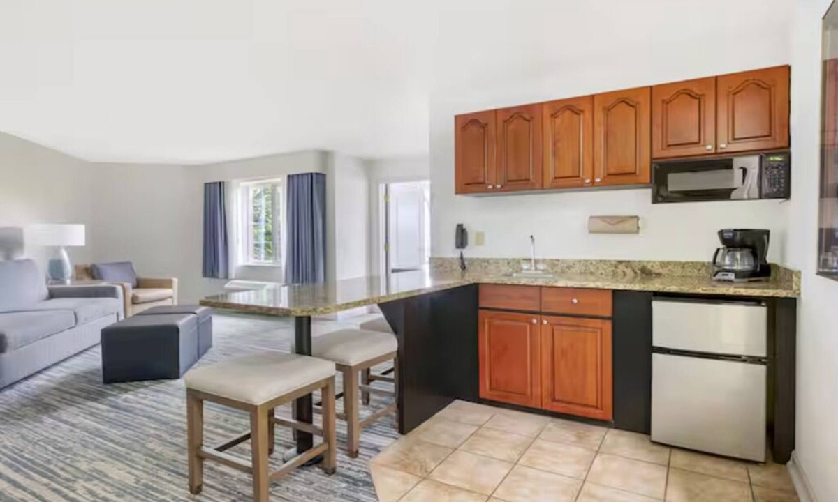 Mishawaka Hotel | Family-Friendly 2 Units Close to South Bend Museum of Art - 4.8 mi Away