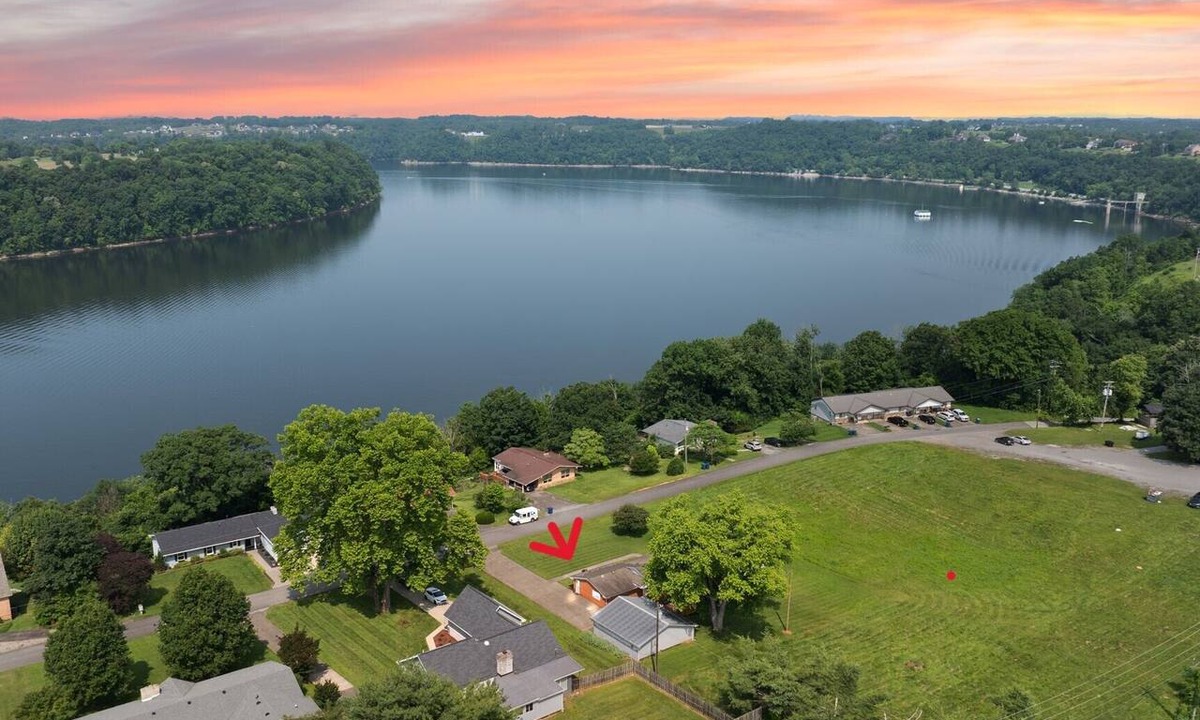 Somerset House | Family-friendly home, 1 mile to ramp. Parking for multiple vehicles & trailers.