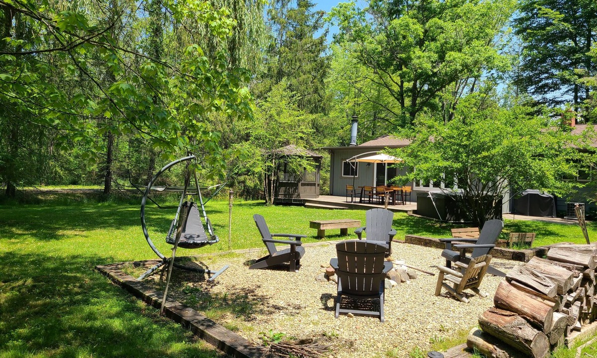 Shorewood-Tower Hills-Harbert House | Family Getaway w/year round Hot Tub