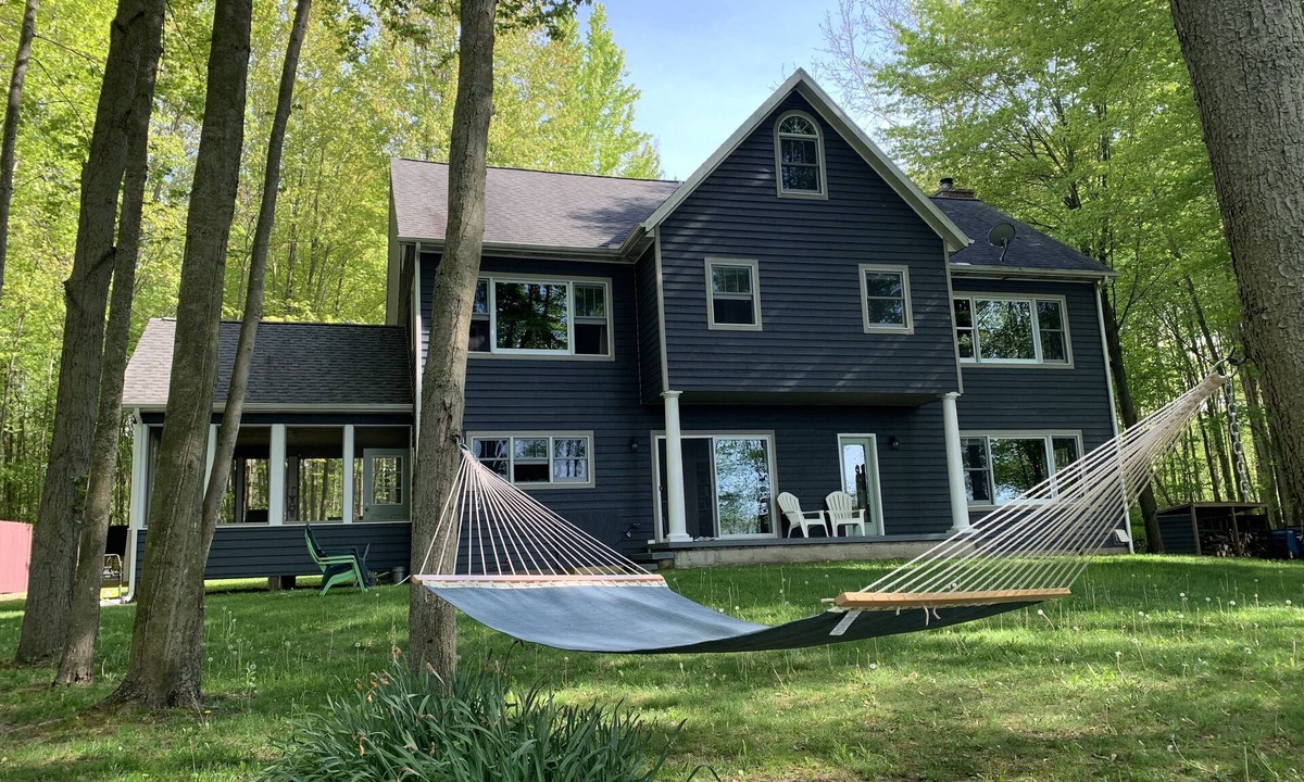 Gobles House | Family Home on a Private Lake Hot Tub: Oct-April! 2 ski resorts 15 minutes away!