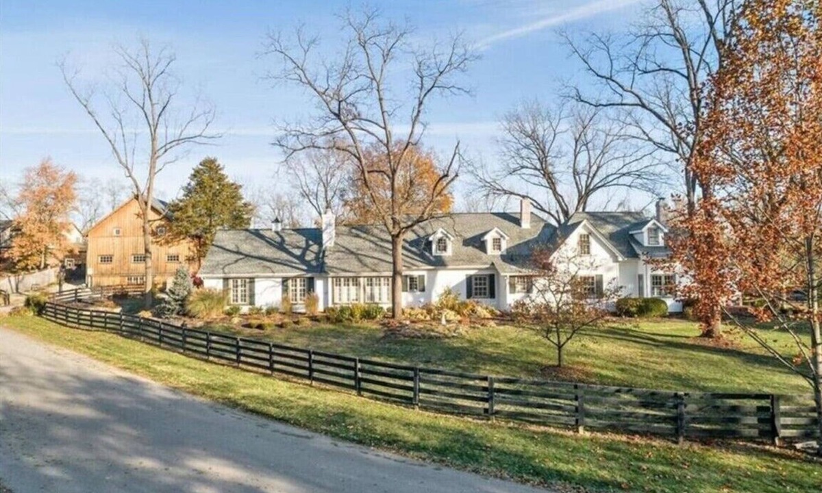 Westfield House | Farmhouse Estate with Pool,Entertainment Barn and Hot Tub in Suburban Indy