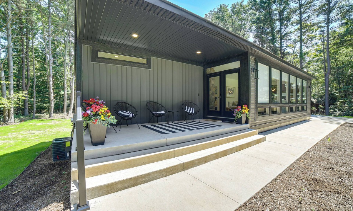 Fennville Cottage | Fennville Vacation Rental: Seasonal Heated Pool!
