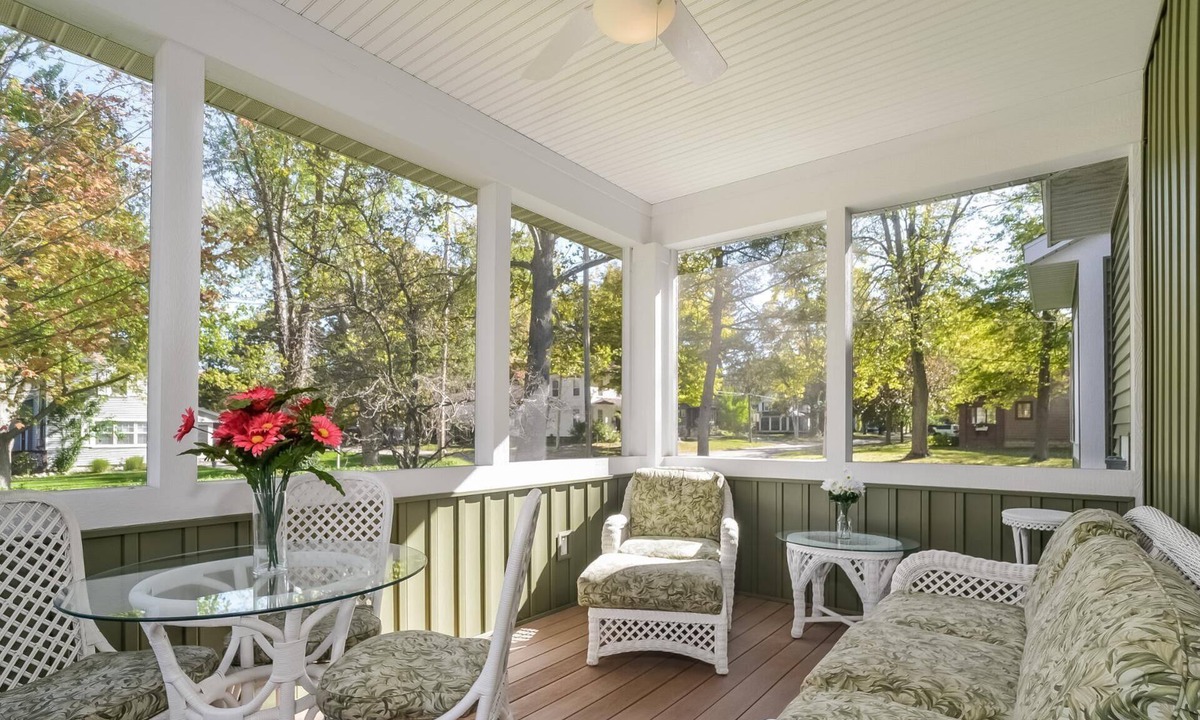 Saugatuck House | Four Gen house on Hill in Saugatuck walk to town