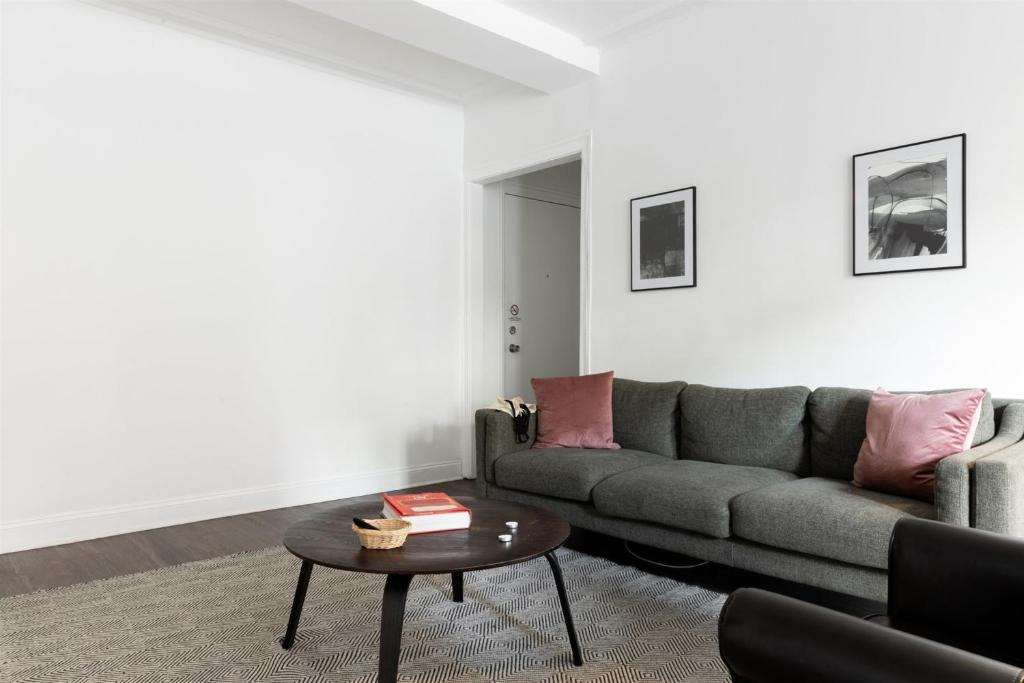 East Hyde Park Apartment | FRONTDESK Refreshed 1BR Apt in Hyde Park
