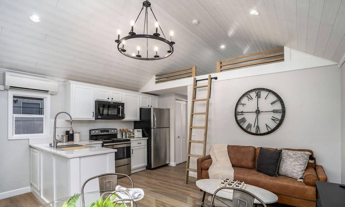 Shelbyville House | Gun Lakes Mindful Stay