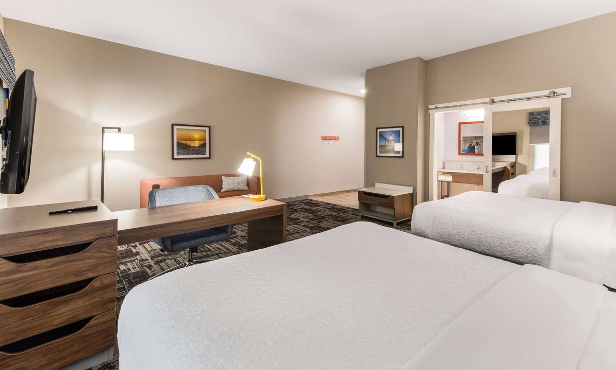 Benton Harbor Hotel | Hampton Inn & Suites Benton Harbor