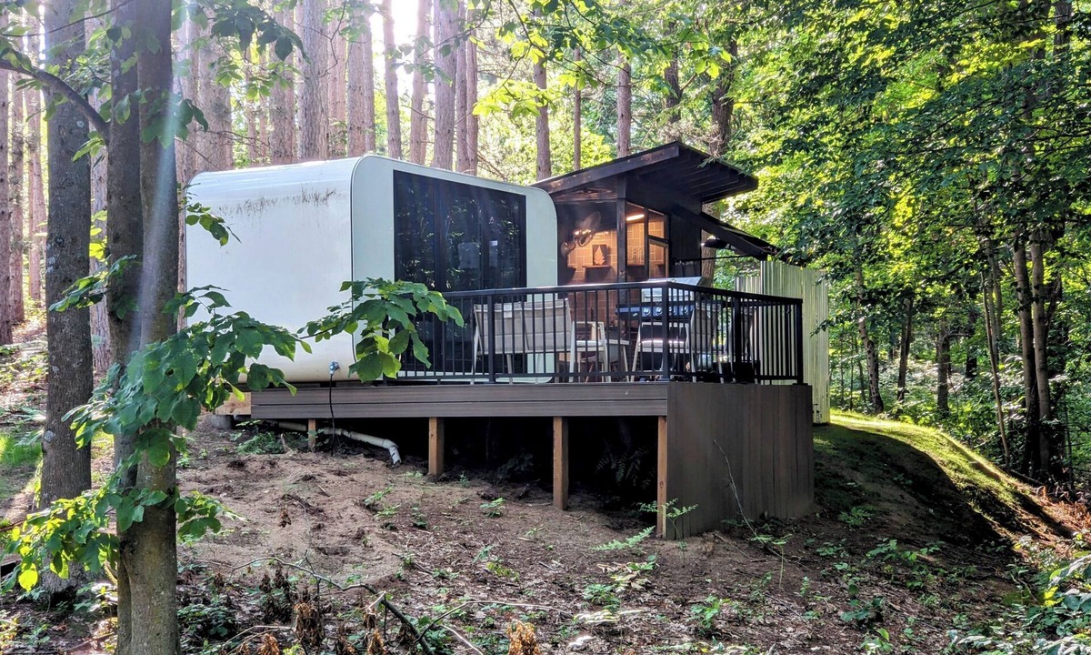 Sears Cabin | Hidden Gem Tiny House, Outdoor Screened-In Kitchen