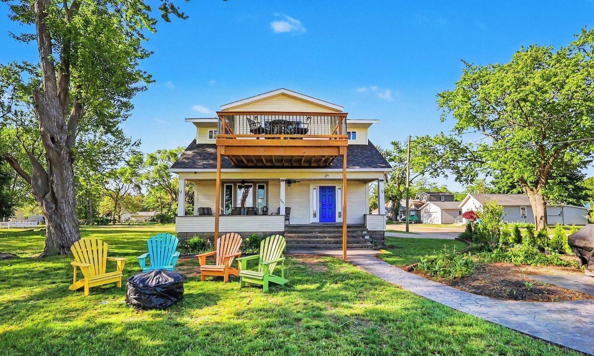 Lakeside House | Hillside Lakeview Retreat in fabulous Muskegon!