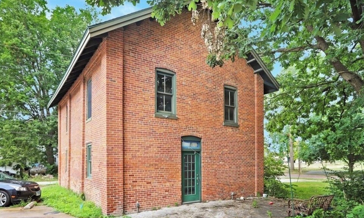 Mattoon House | Historic, loft house with rustic charm meets modern day comfort
