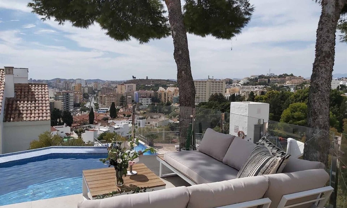 Torreblanca House | Holiday Home 'Modern Townhouse with Stunning View' with Sea View, Wi-Fi and Air Conditioning
