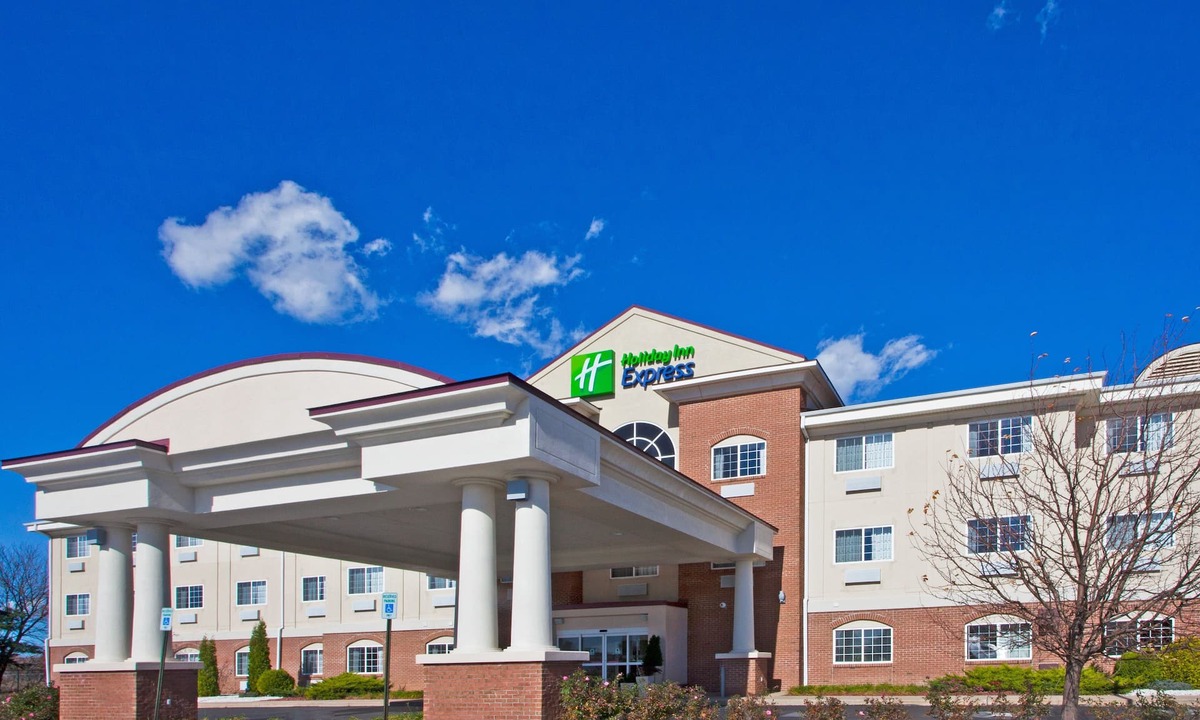 Charlotte Hotel | Holiday Inn Express Hotel & Suites Charlotte by IHG