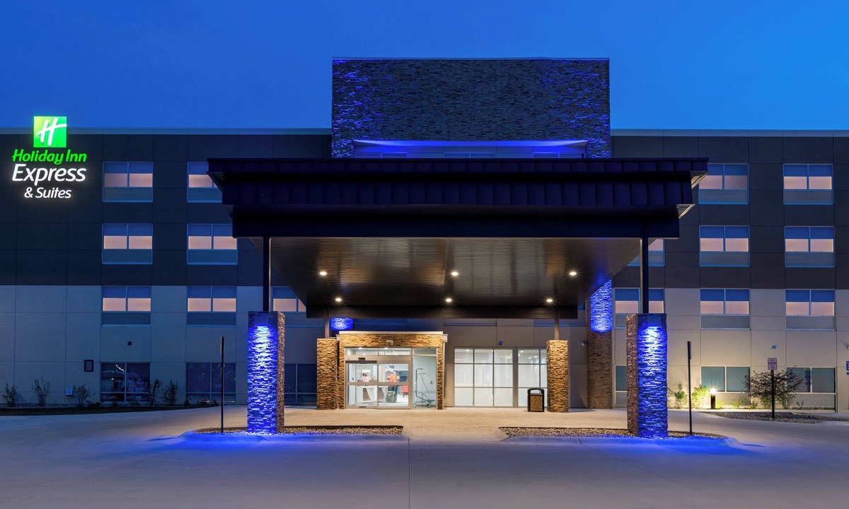Stevensville Hotel | Holiday Inn Express & Suites Stevensville Benton Harbor by IHG