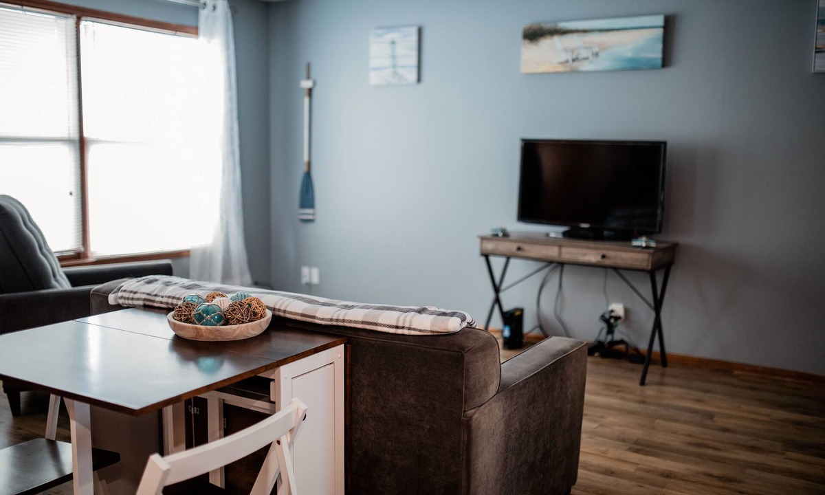 Waynetown Apartment | Home away from home!