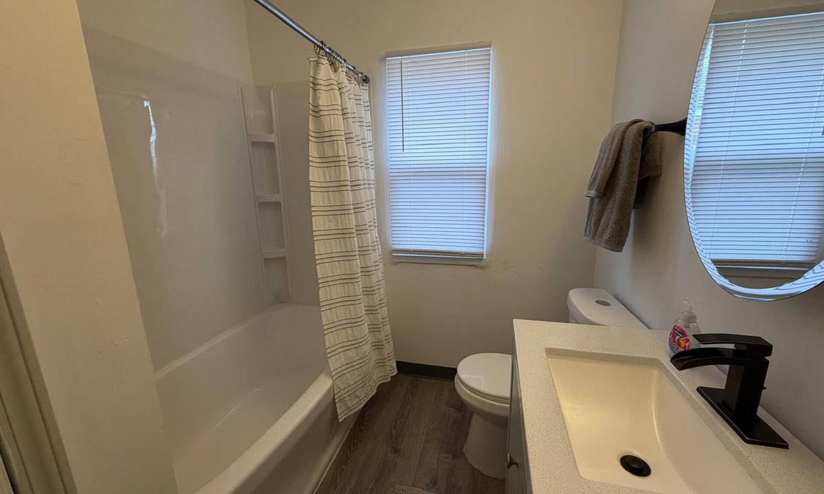 Gary House | Home Near Toll Road/BP/Hospitals 2 Bedroom