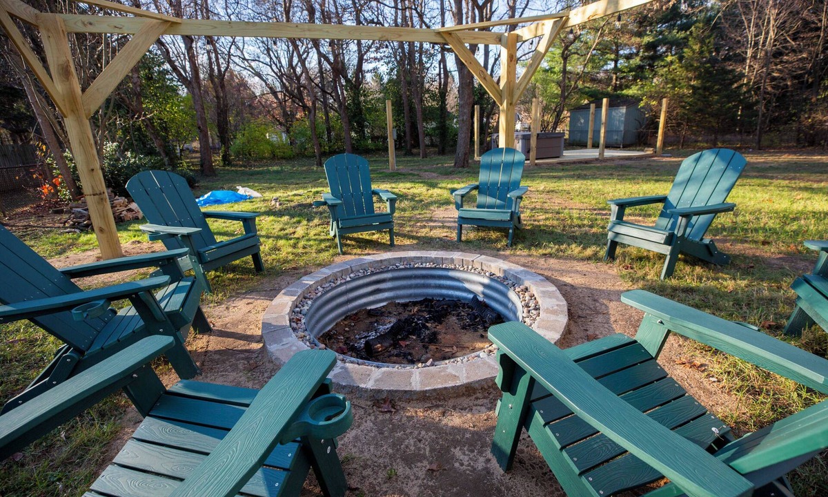 Georgetown House | Hot Tub Game Room Fire Pit Mini Golf Spacious 4BR 1.5m to Notre Dame