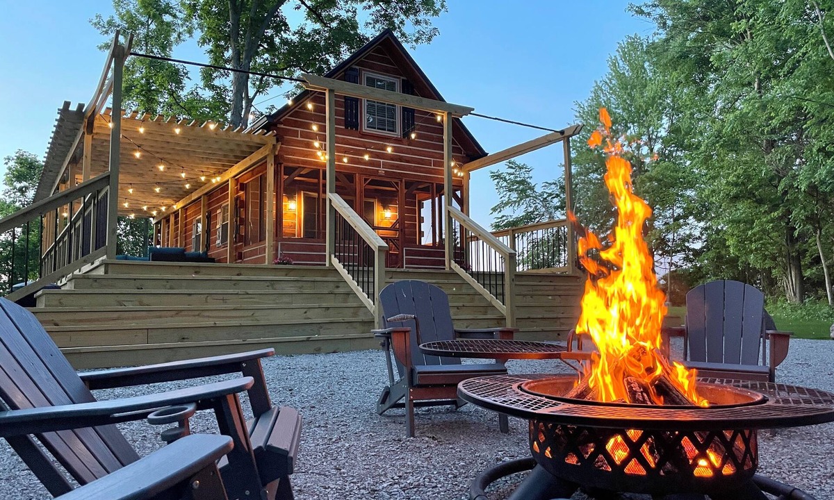 Shipshewana Apartment | Hot Tub Log Cabin | Shipshewana | Outdoor Living |