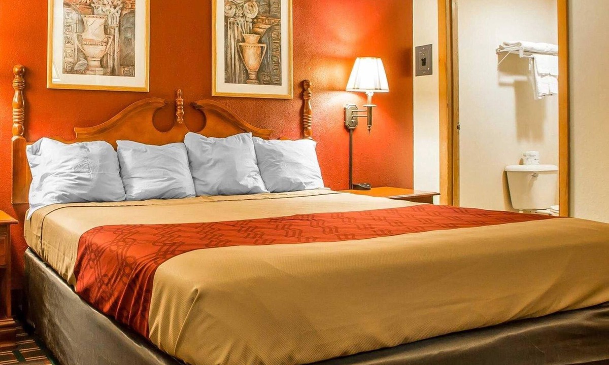 Holiday City Hotel | Howard Johnson by Wyndham Montpelier