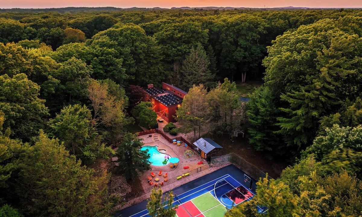 Norton Shores House | Htd Pool, Sports Court, Sauna, Hot Tub, Arcade, Bowling, EV - 5 Acre Estate