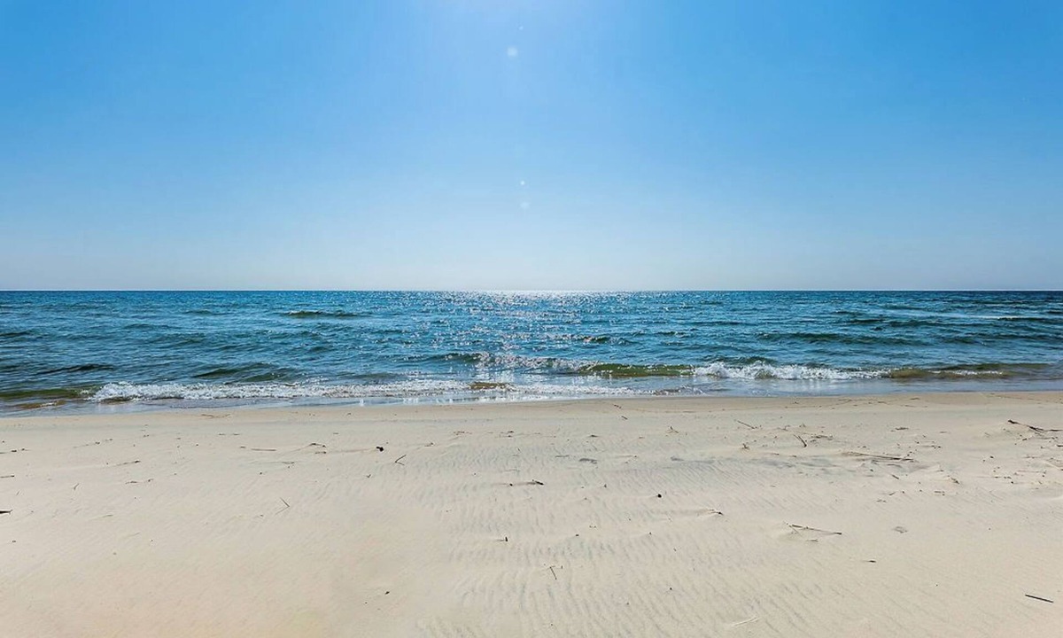 Montague Cottage | Huckleberry Hideaway: A Lake Michigan Sunset Retreat. Pet friendly!