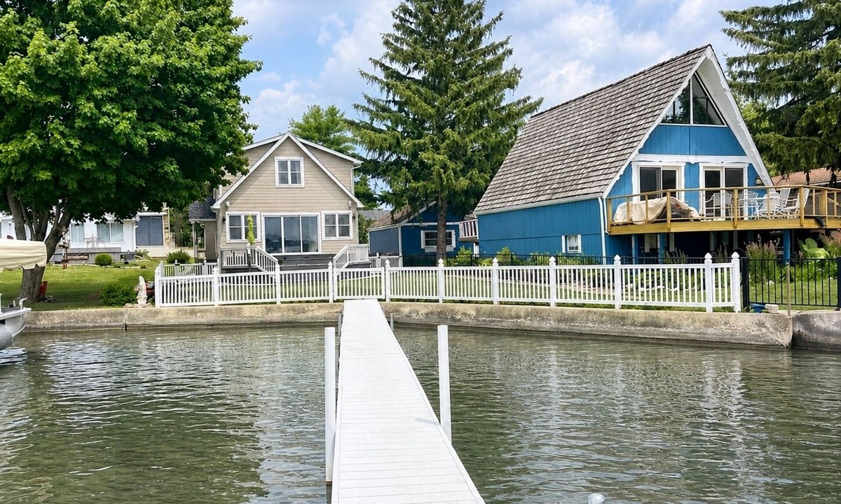 Rochester House | Huge waterfront lake house on Manitou- perfect year round retreat, sleeps 10
