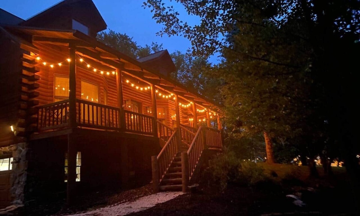 Ionia House | Ionia’s Log Home Peaceful Retreat