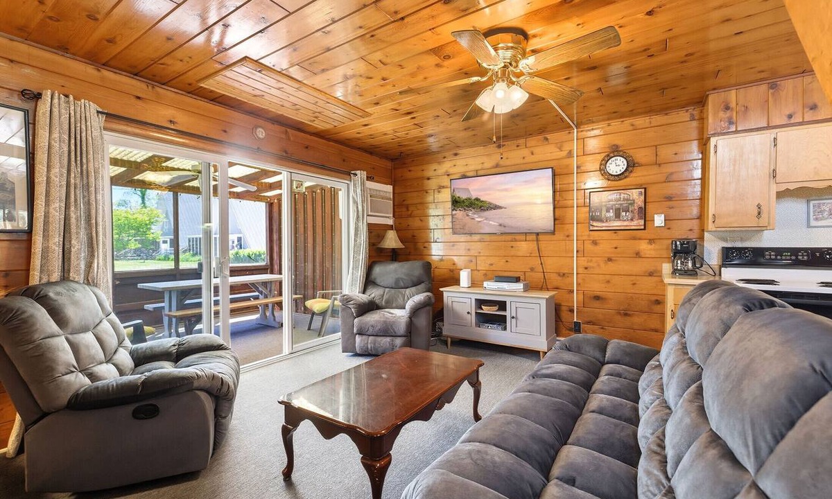 Stevensville Ski Chalet | Juniper Presents: Chalet #56 Screened Porch, Pool & Resort Amenities