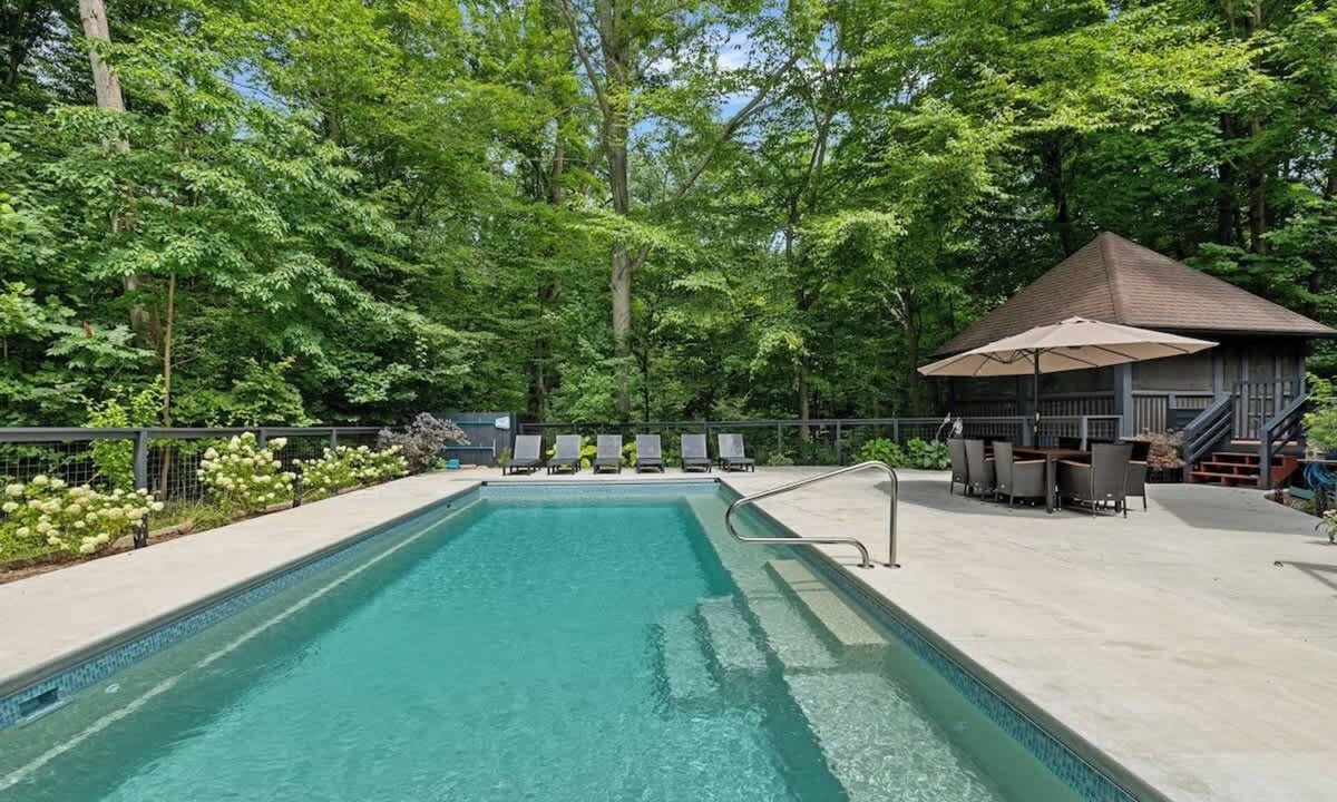 Three Oaks House | Juniper Presents: Gray Haven-Stunning Woodland Retreat with Pool
